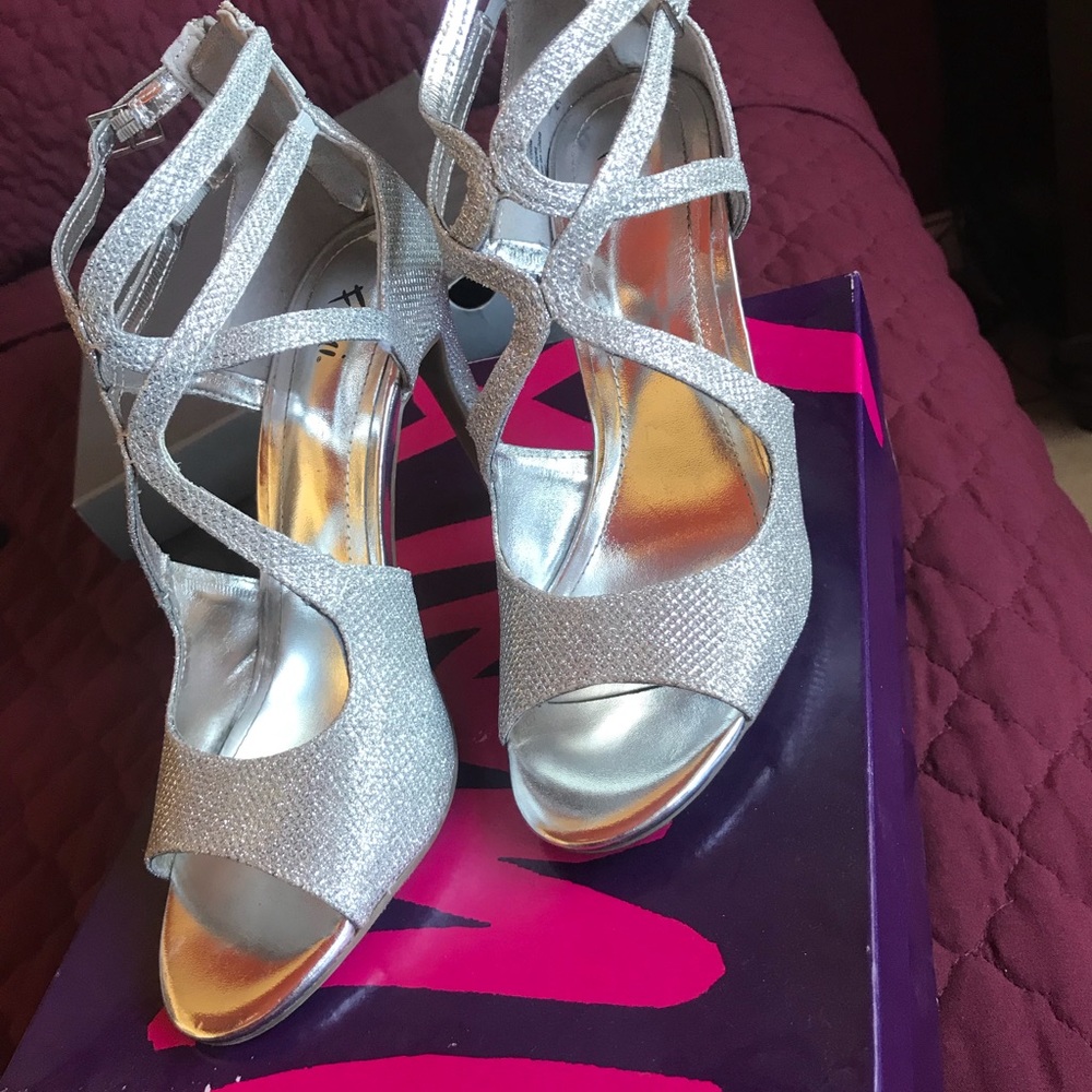 Heels - Picture 2 of 5